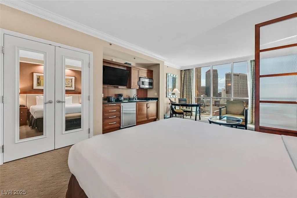 135 Harmon, Las Vegas, NV 89109
