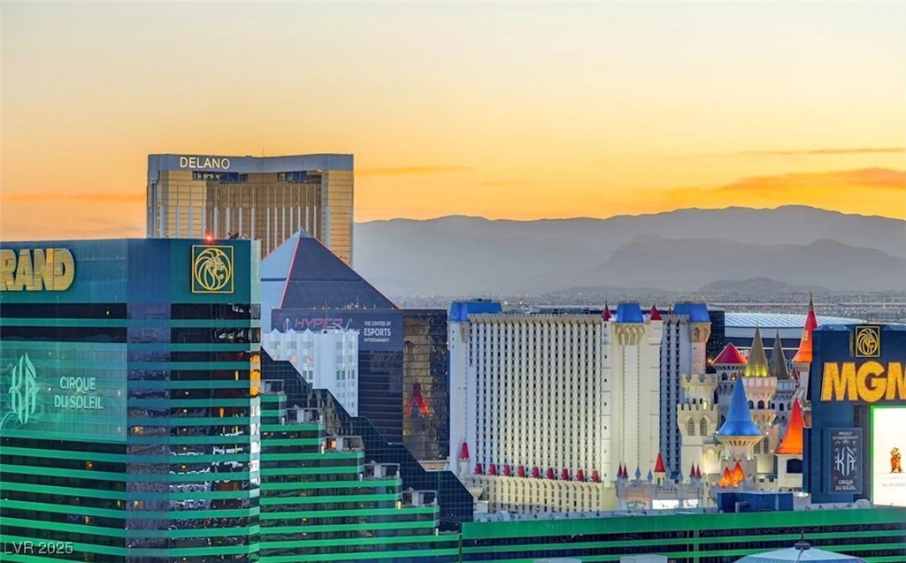 135 Harmon, Las Vegas, NV 89109