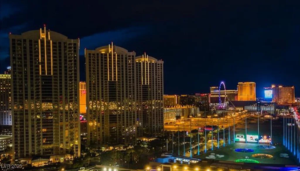 135 Harmon, Las Vegas, NV 89109