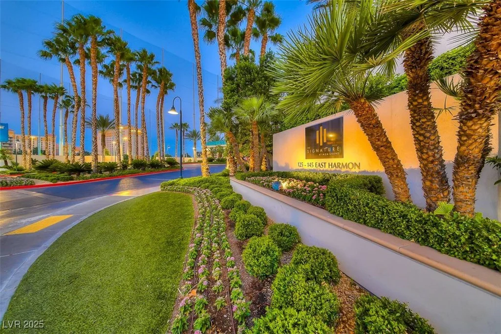 135 Harmon, Las Vegas, NV 89109