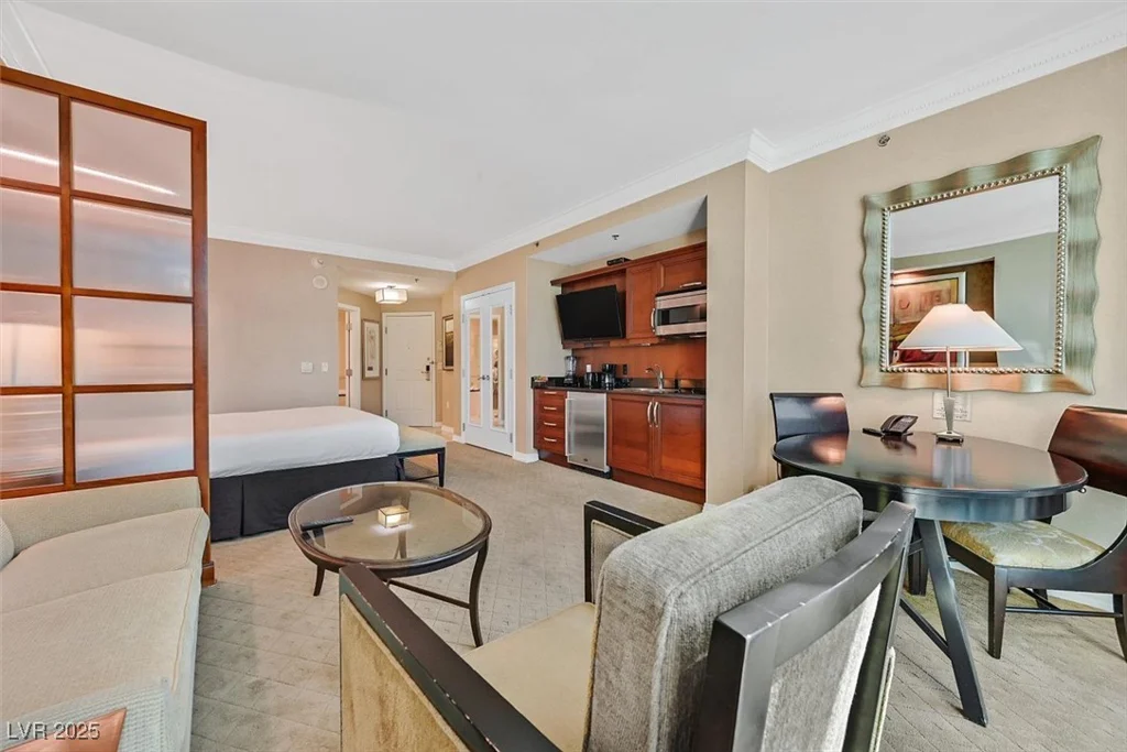 135 Harmon, Las Vegas, NV 89109