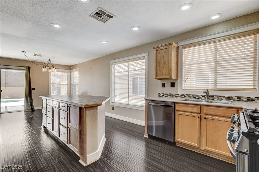3717 Shanagolden, Las Vegas, NV 89129