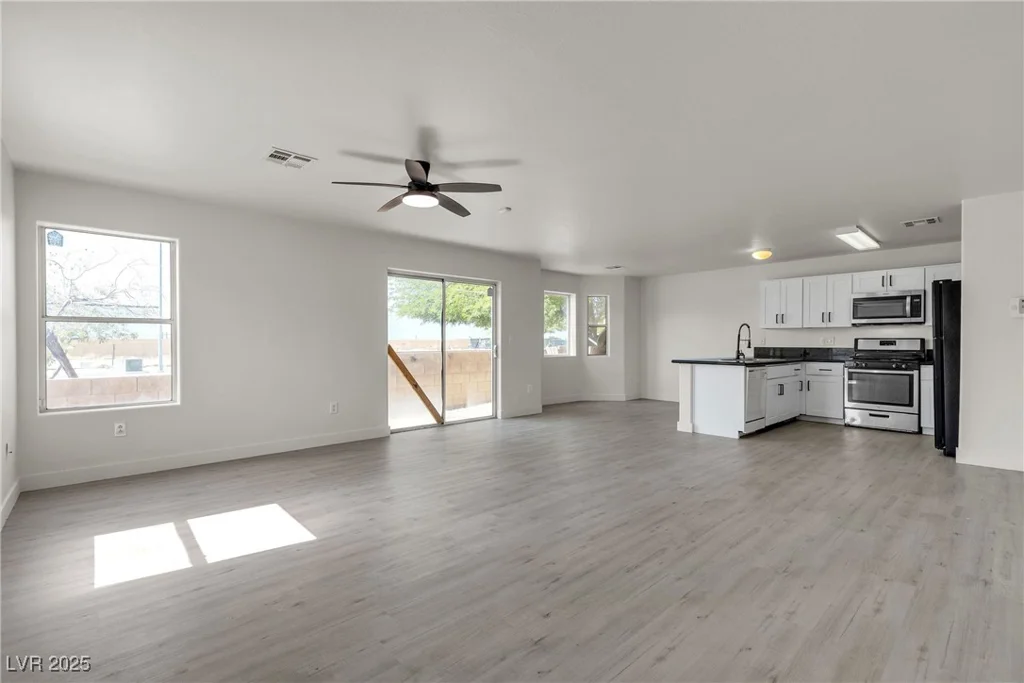 6117 Daisy Lee, Las Vegas, NV 89108