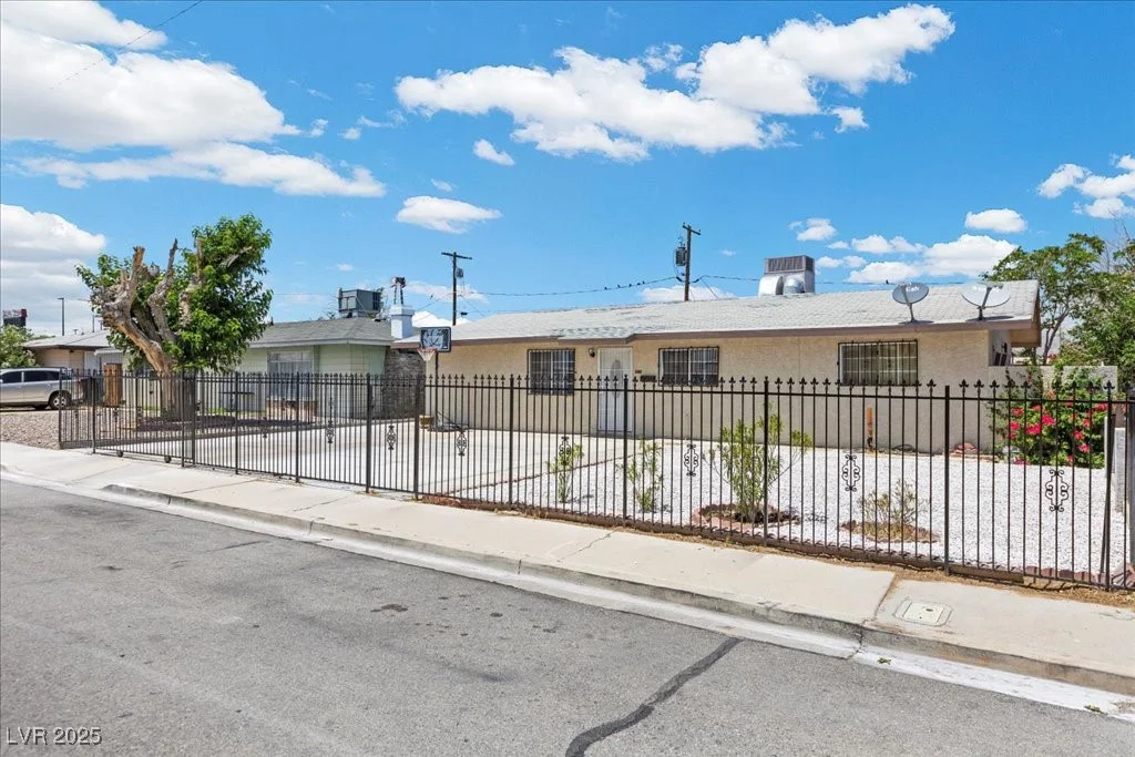 808 Reynolds, North Las Vegas, NV 89030