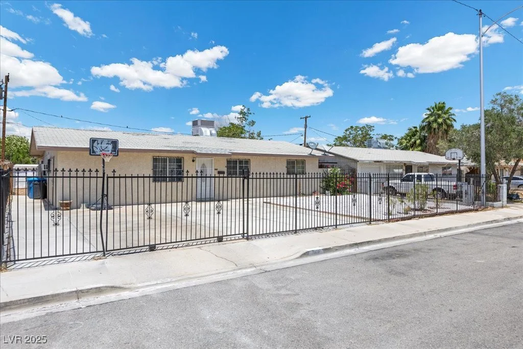 808 Reynolds, North Las Vegas, NV 89030