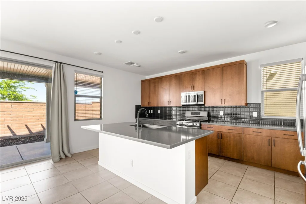 6901 Whisper Canyon, North Las Vegas, NV 89084
