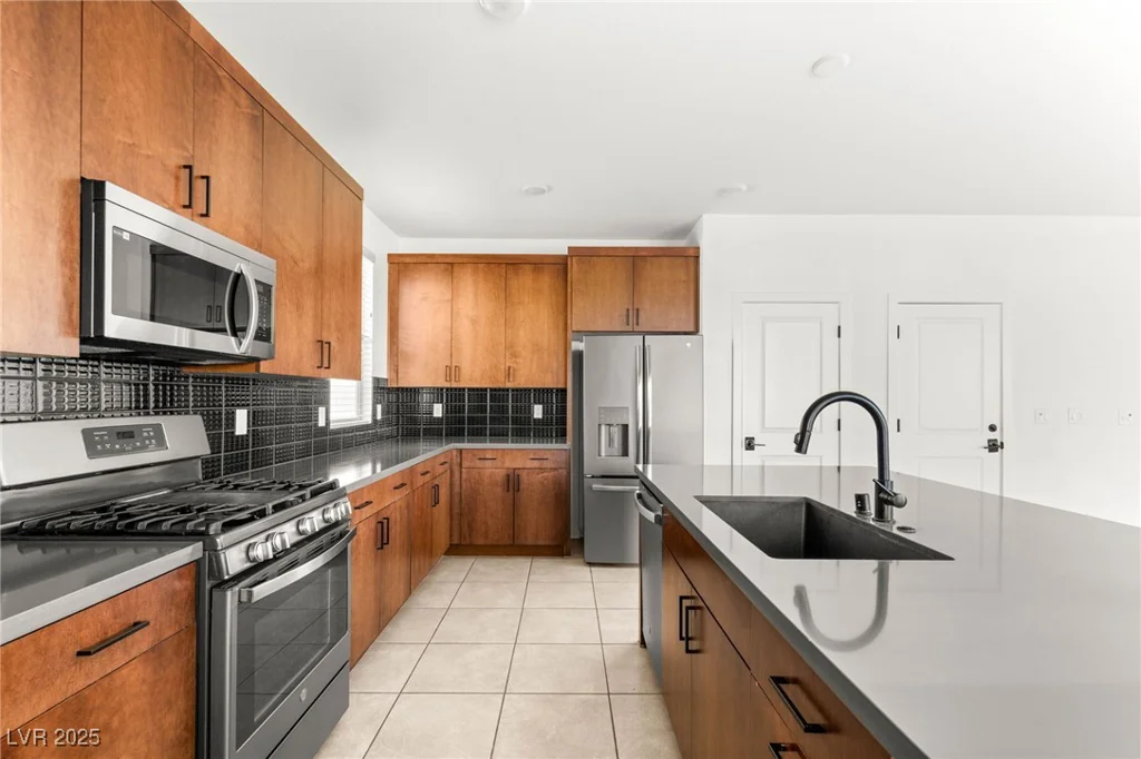 6901 Whisper Canyon, North Las Vegas, NV 89084