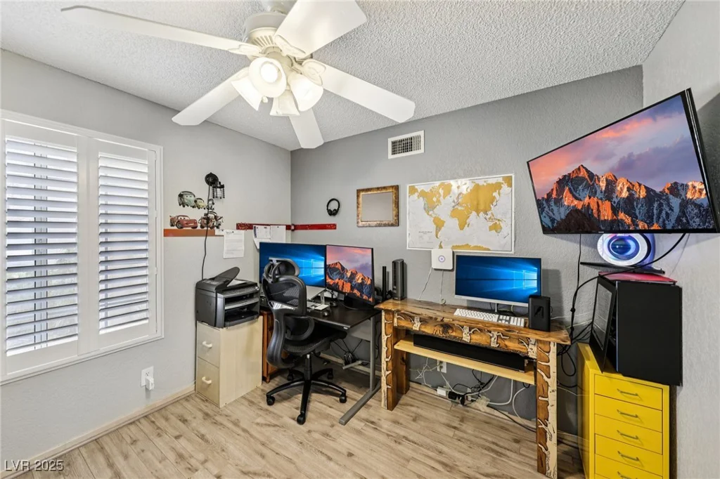 3201 Beacon Shores, Las Vegas, NV 89117