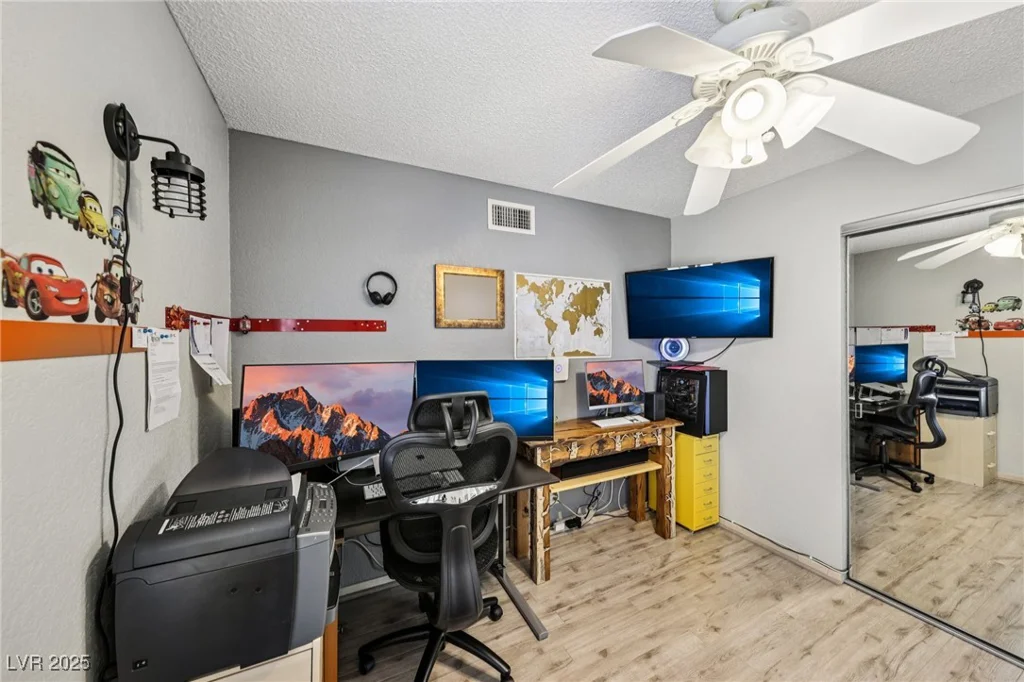 3201 Beacon Shores, Las Vegas, NV 89117