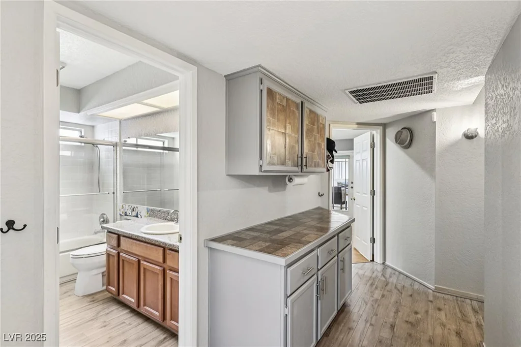 3201 Beacon Shores, Las Vegas, NV 89117