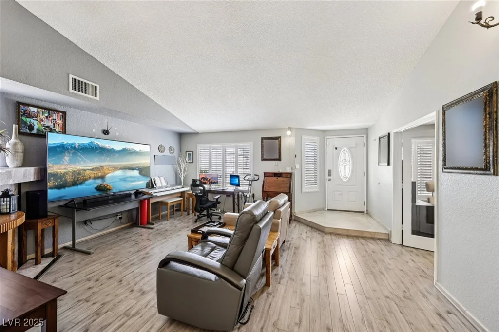3201 Beacon Shores, Las Vegas, NV 89117