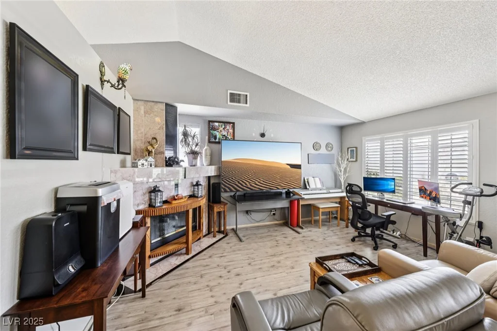 3201 Beacon Shores, Las Vegas, NV 89117