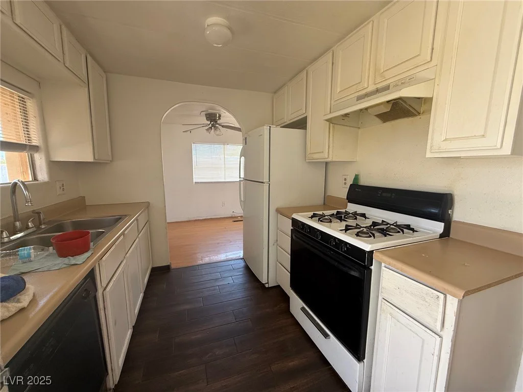 6131 Bluehill, Las Vegas, NV 89156