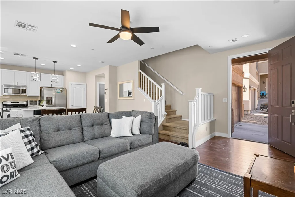 9053 Boston Springs, Las Vegas, NV 89149