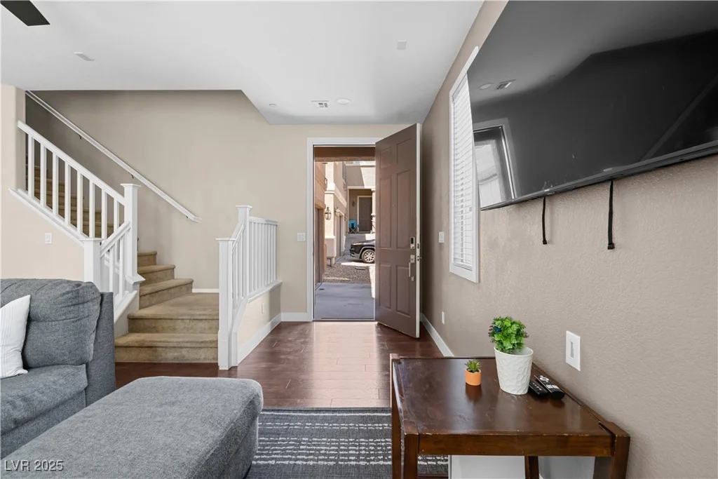 9053 Boston Springs, Las Vegas, NV 89149
