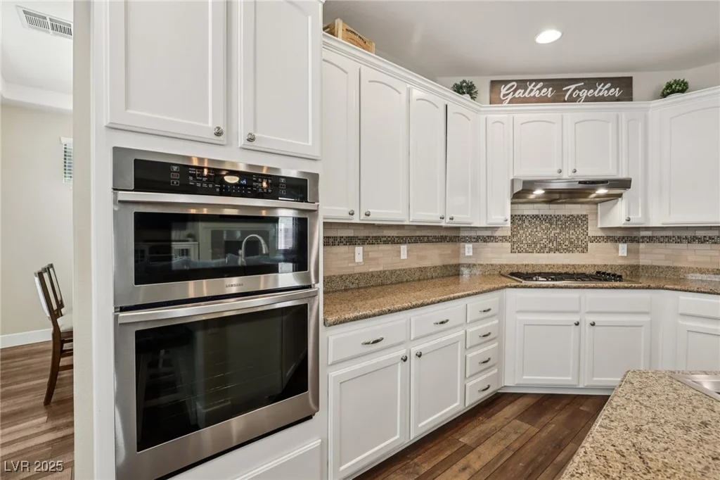 8204 Chimney Bluffs, North Las Vegas, NV 89085