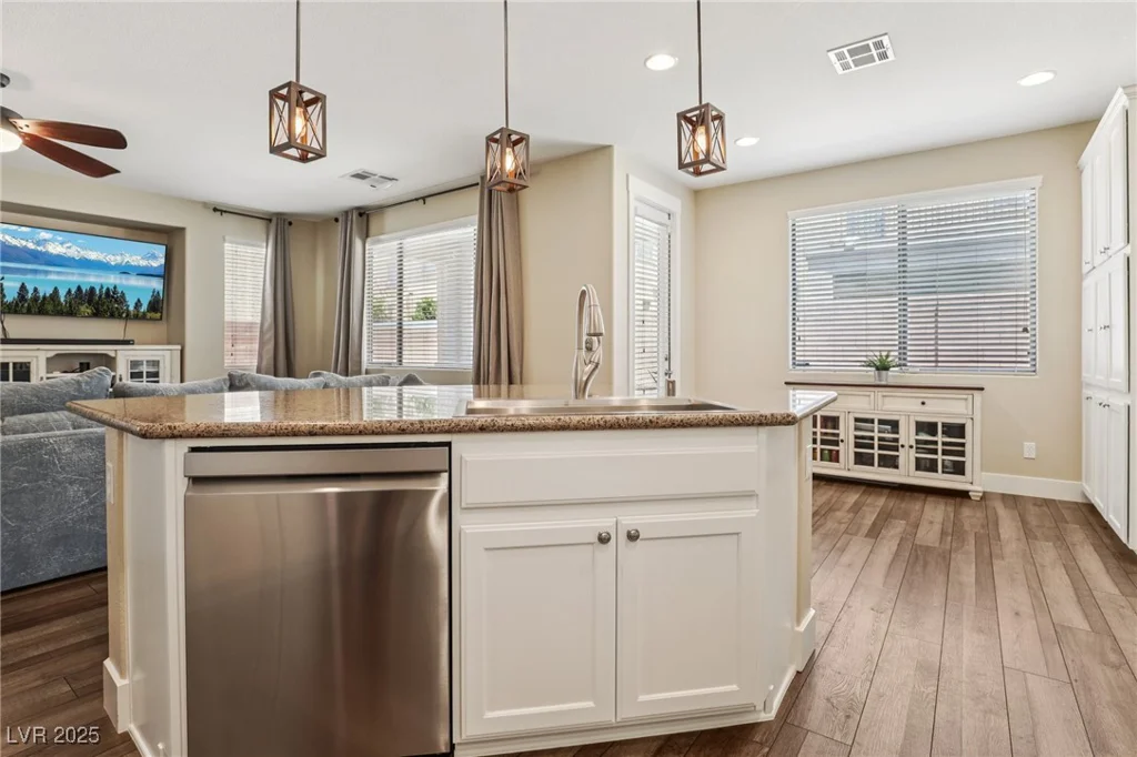 8204 Chimney Bluffs, North Las Vegas, NV 89085