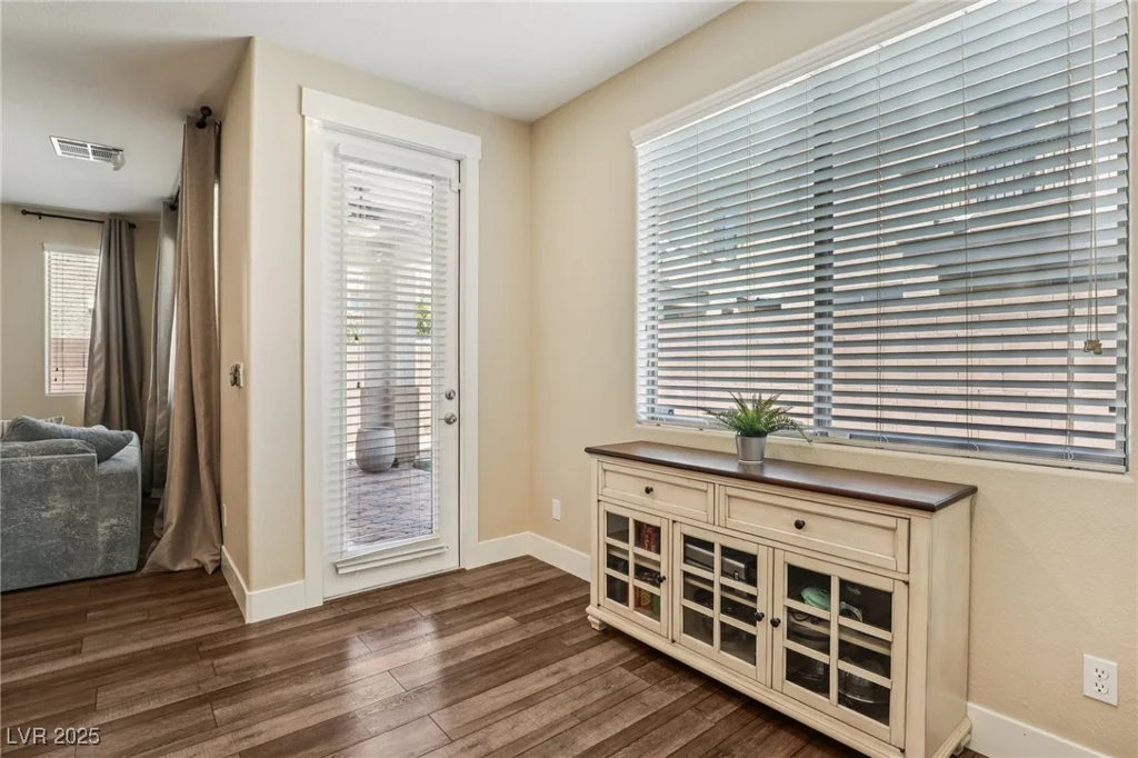 8204 Chimney Bluffs, North Las Vegas, NV 89085
