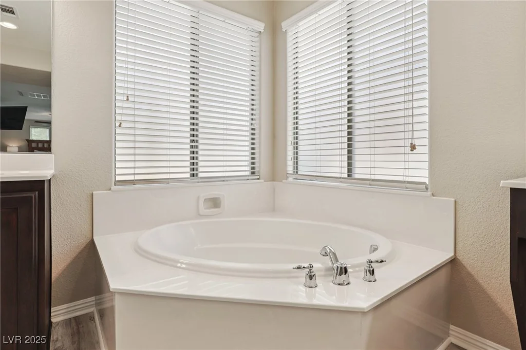 8204 Chimney Bluffs, North Las Vegas, NV 89085