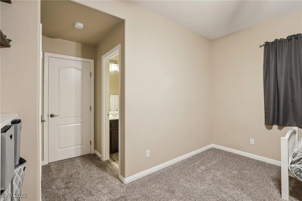 8204 Chimney Bluffs, North Las Vegas, NV 89085