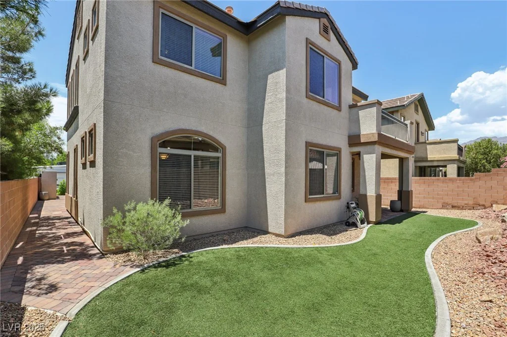 8204 Chimney Bluffs, North Las Vegas, NV 89085