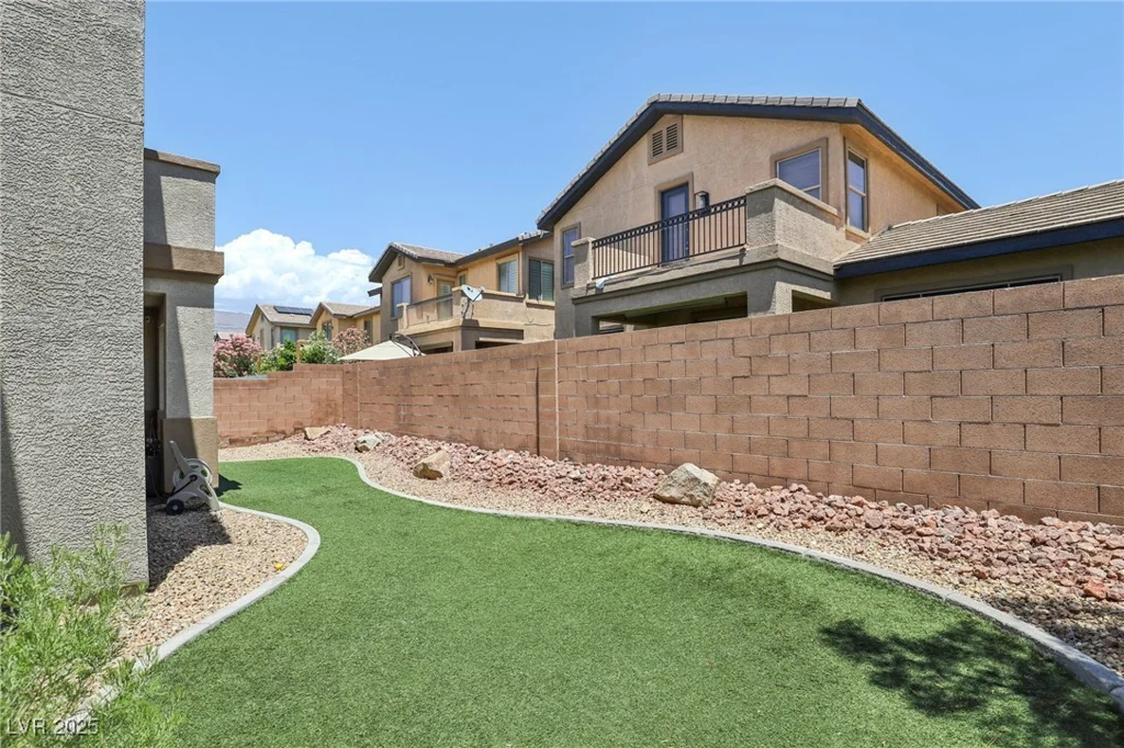 8204 Chimney Bluffs, North Las Vegas, NV 89085