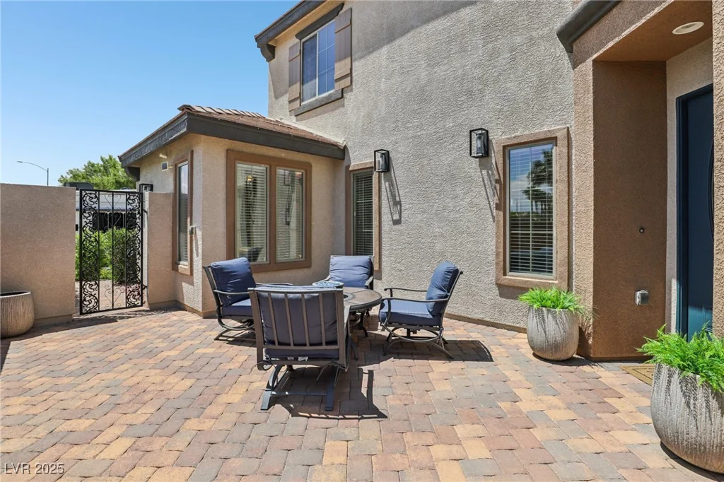 8204 Chimney Bluffs, North Las Vegas, NV 89085