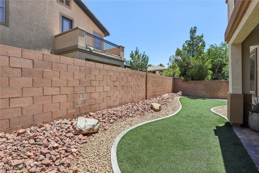 8204 Chimney Bluffs, North Las Vegas, NV 89085