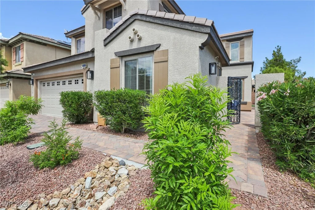 8204 Chimney Bluffs, North Las Vegas, NV 89085