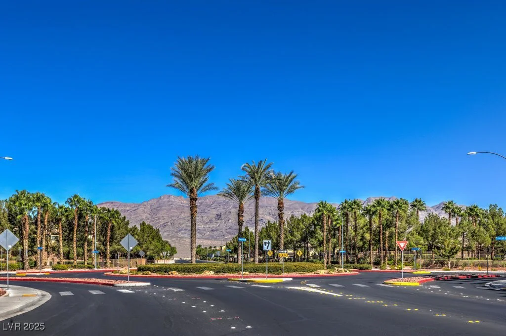 8204 Chimney Bluffs, North Las Vegas, NV 89085