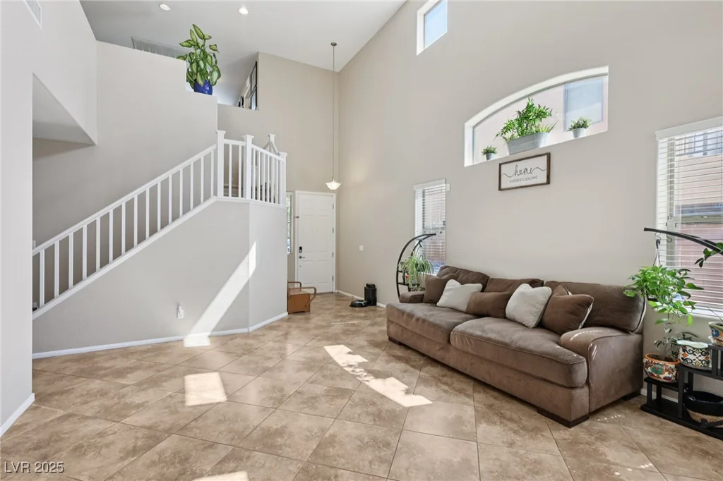 10329 Walworth, Las Vegas, NV 89166