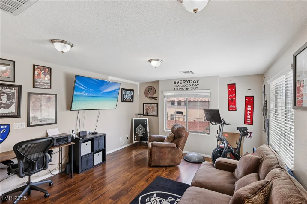 10329 Walworth, Las Vegas, NV 89166