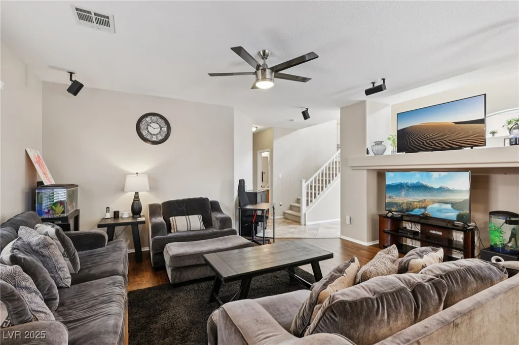 10329 Walworth, Las Vegas, NV 89166