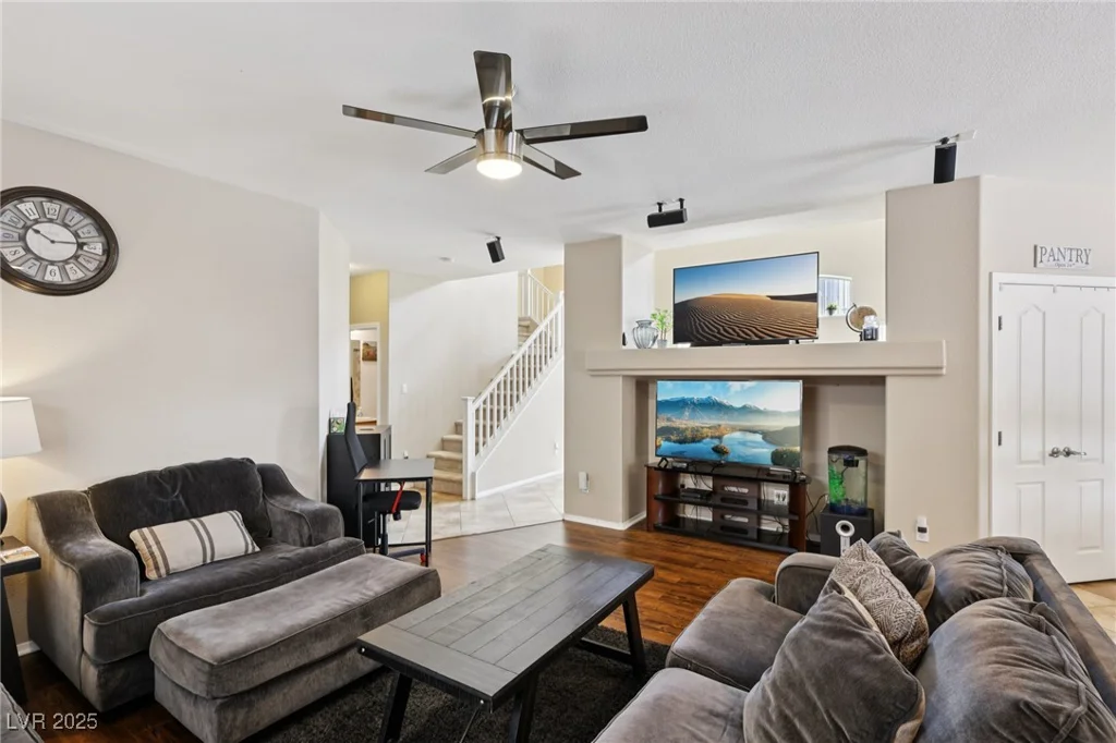 10329 Walworth, Las Vegas, NV 89166