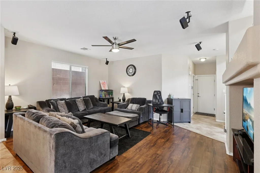 10329 Walworth, Las Vegas, NV 89166