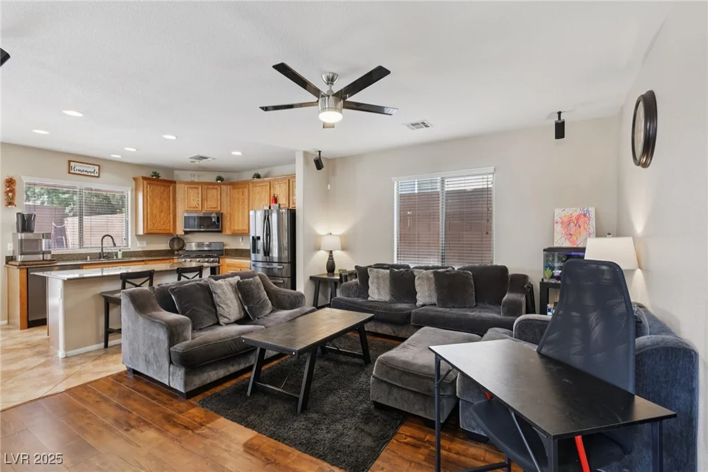 10329 Walworth, Las Vegas, NV 89166