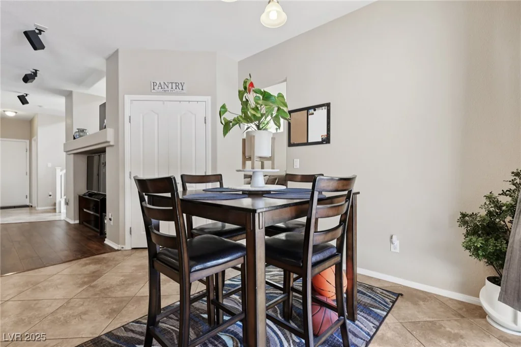 10329 Walworth, Las Vegas, NV 89166