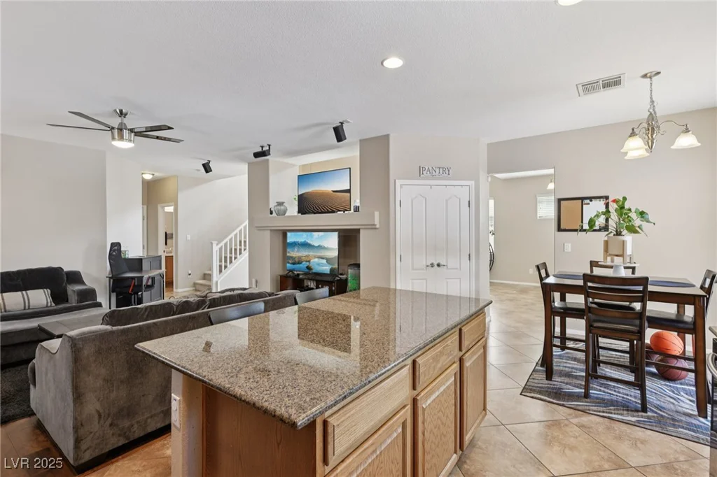 10329 Walworth, Las Vegas, NV 89166