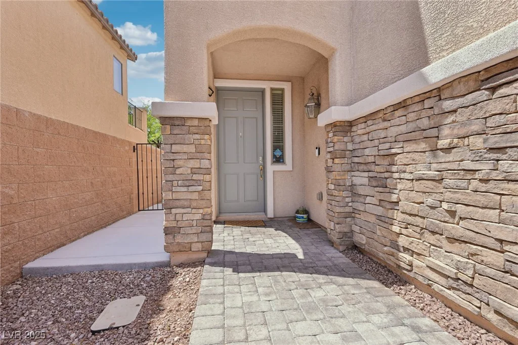 10329 Walworth, Las Vegas, NV 89166