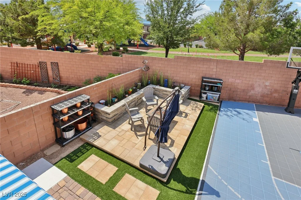 10329 Walworth, Las Vegas, NV 89166