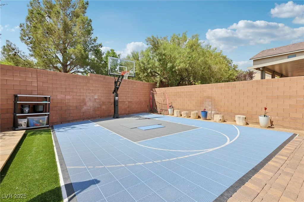 10329 Walworth, Las Vegas, NV 89166