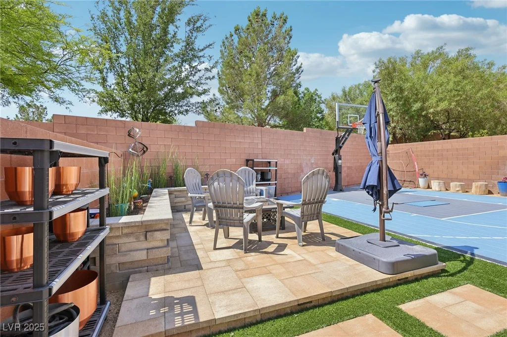 10329 Walworth, Las Vegas, NV 89166