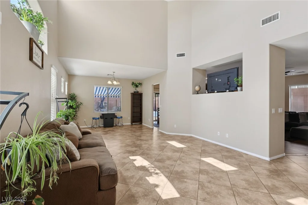 10329 Walworth, Las Vegas, NV 89166
