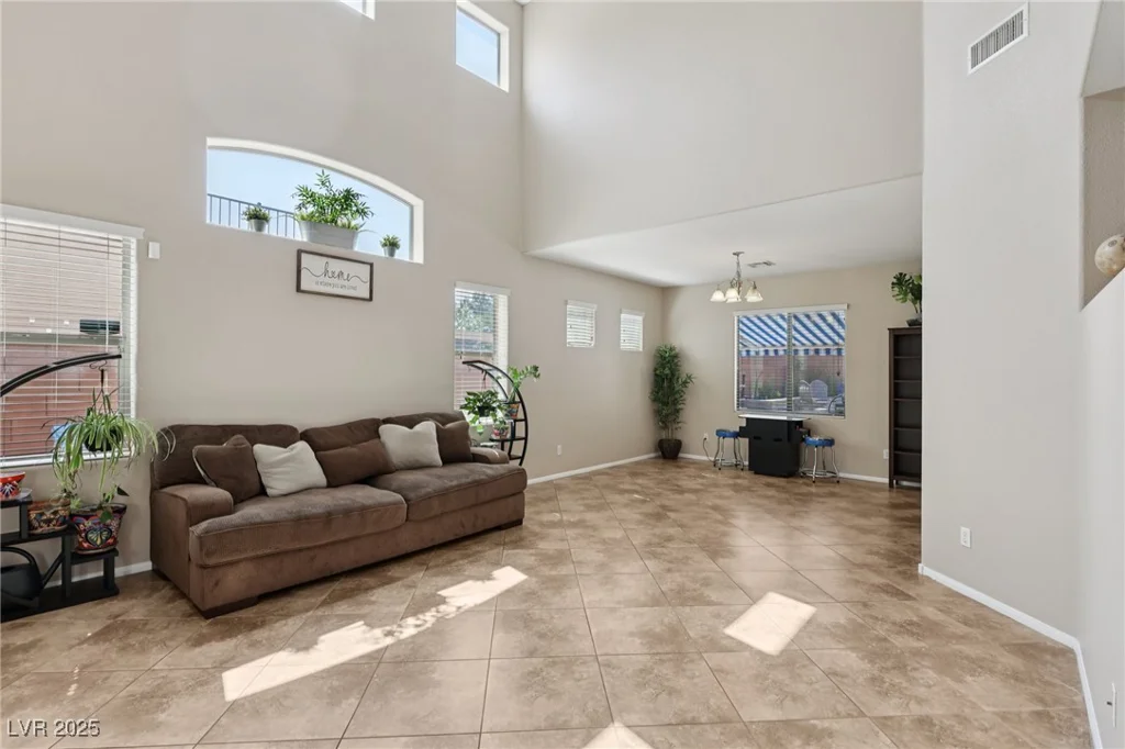 10329 Walworth, Las Vegas, NV 89166