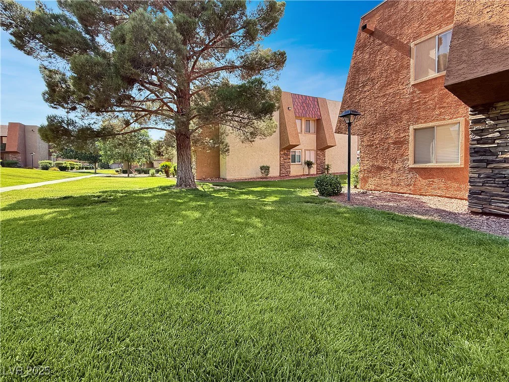 4943 Indian River, Las Vegas, NV 89103