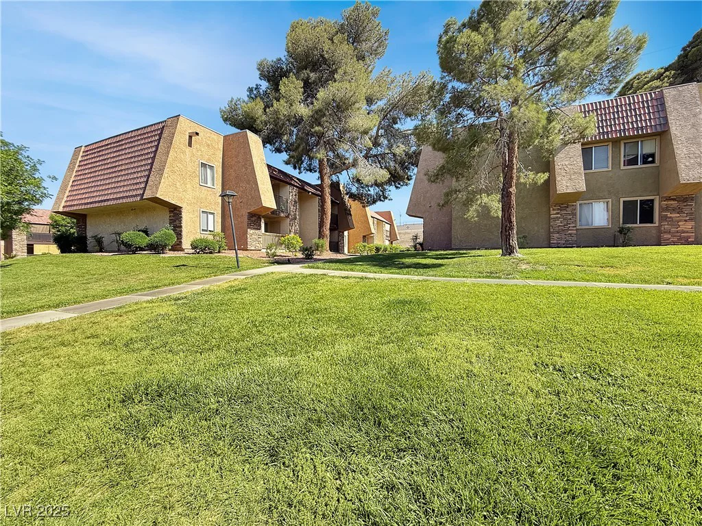 4943 Indian River, Las Vegas, NV 89103