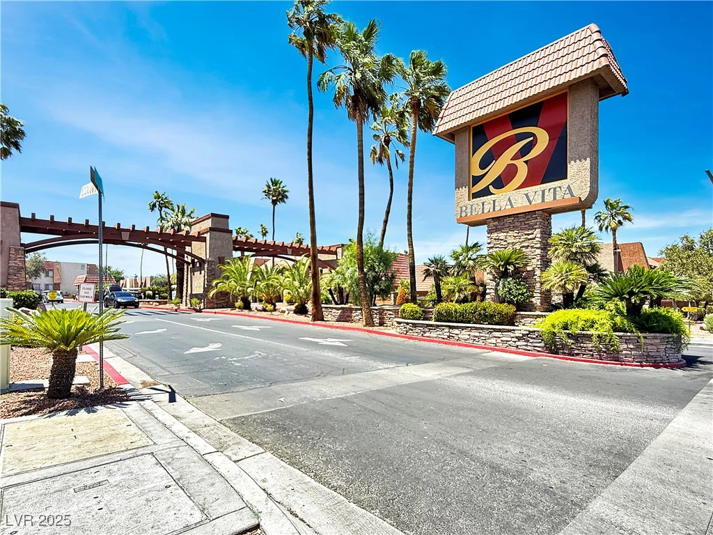 4943 Indian River, Las Vegas, NV 89103