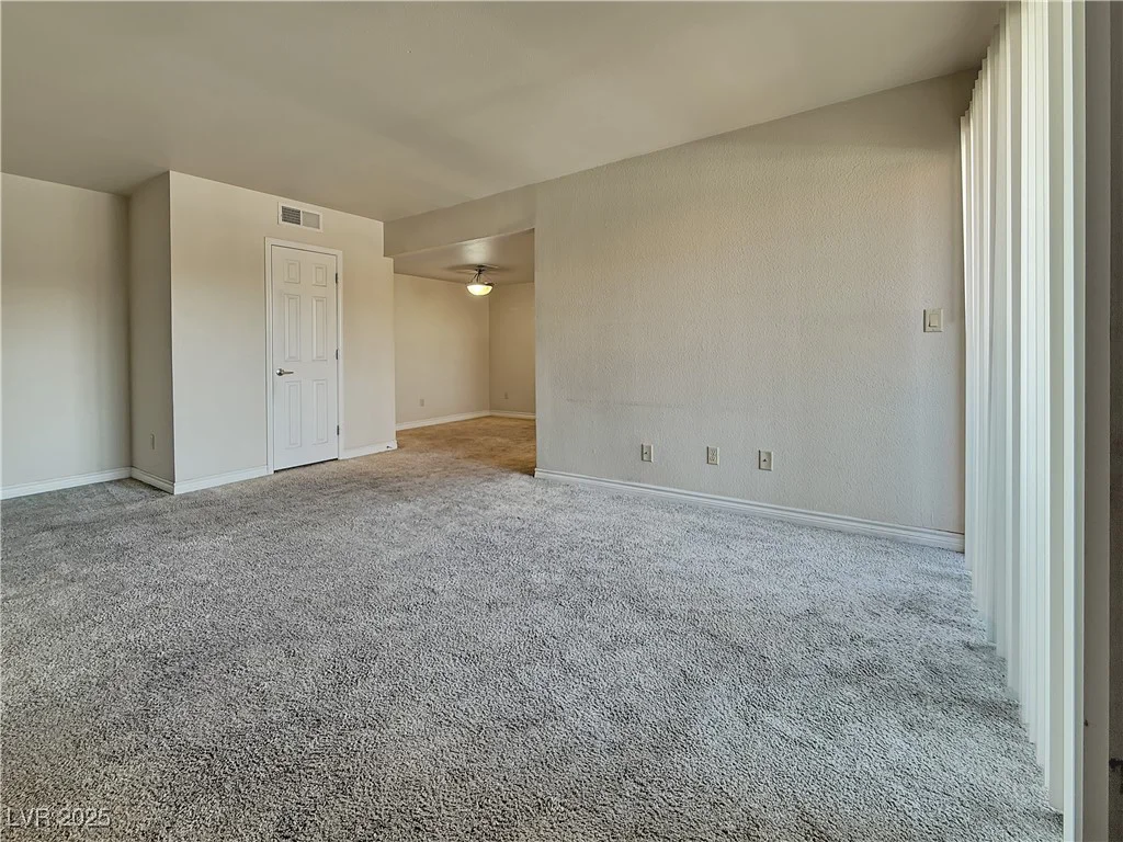 4943 Indian River, Las Vegas, NV 89103