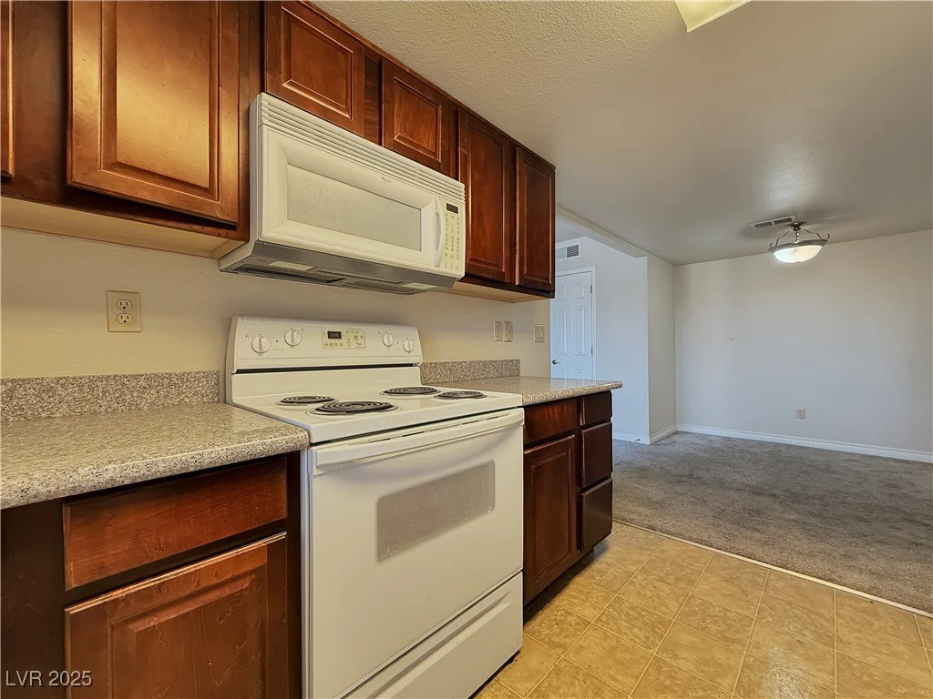4943 Indian River, Las Vegas, NV 89103