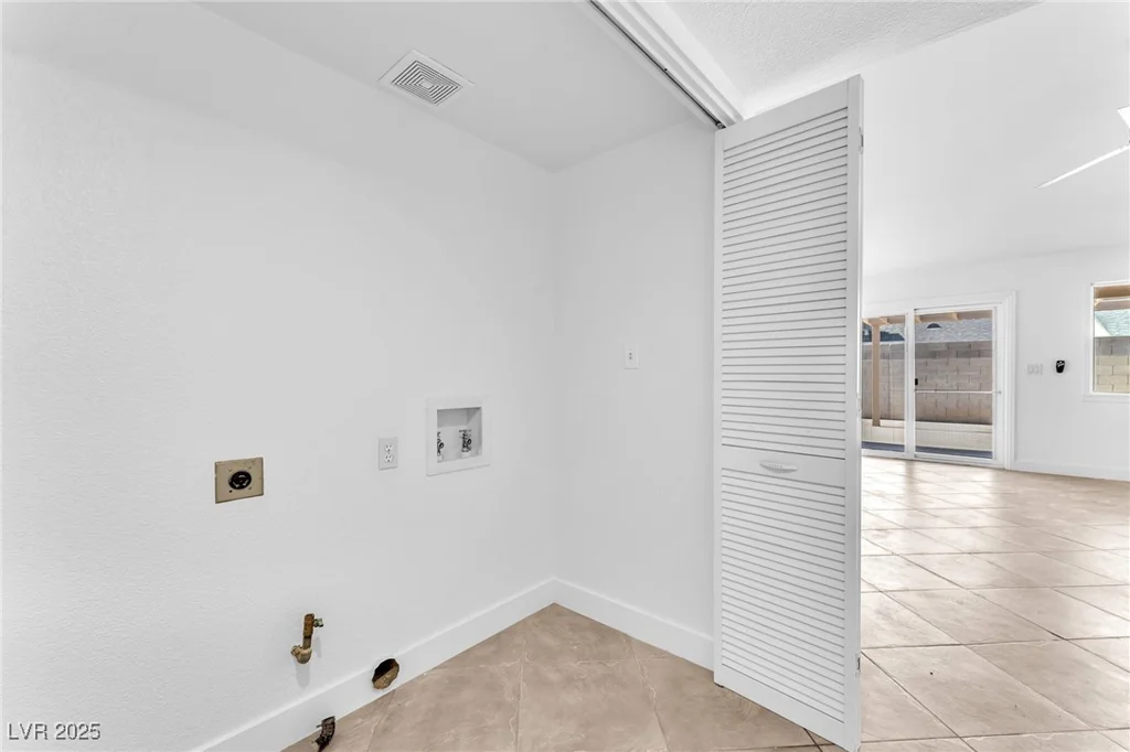 6717 Sheffield, Las Vegas, NV 89108